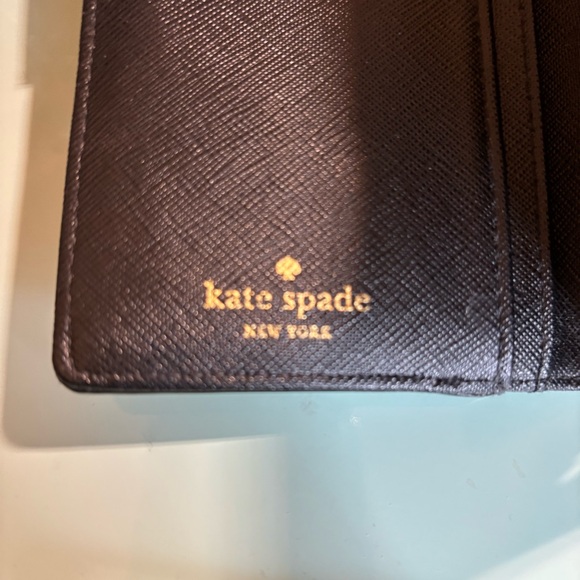 Kate Spade ♠️ Large Slim BiFold Wallet - warm beige multi EUC - Picture 2 of 6